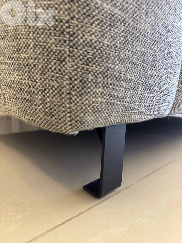 Modern Grey 2-Seater Sofa in Excellent Condition 4