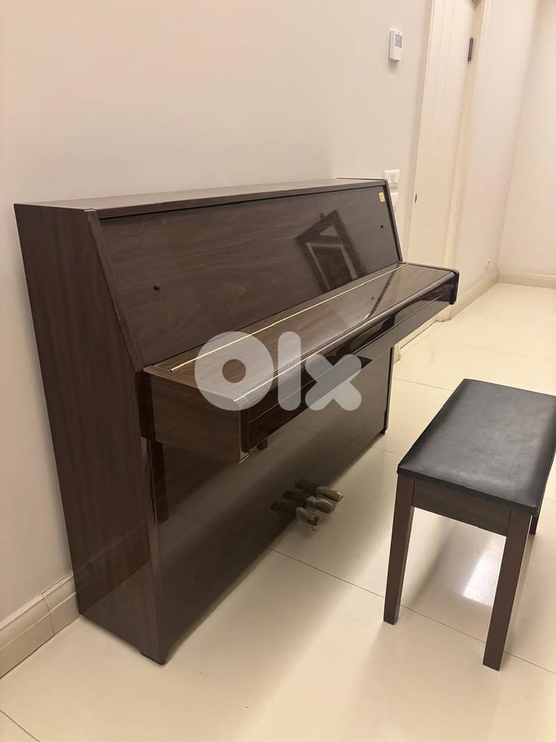 Exceptional Yamaha LU-90PW Upright Piano 1