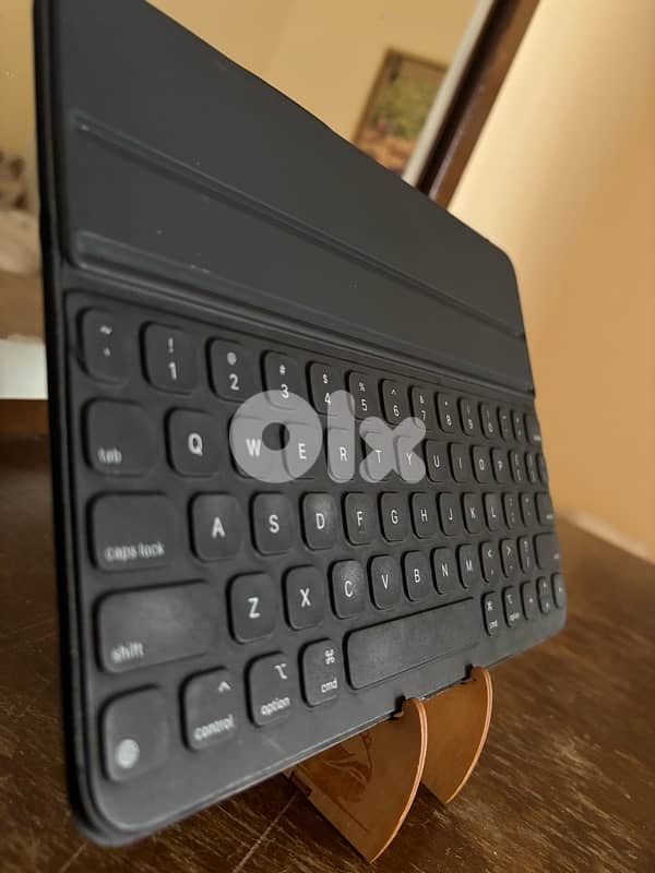 Apple Magic Keyboard folio for ipad 11 inch 0