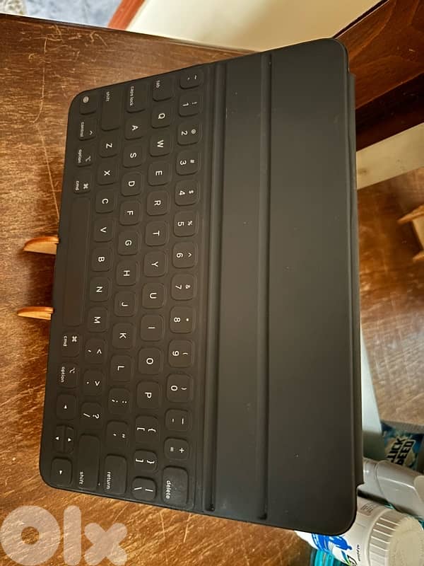 Apple Magic Keyboard folio for ipad 11 inch 1