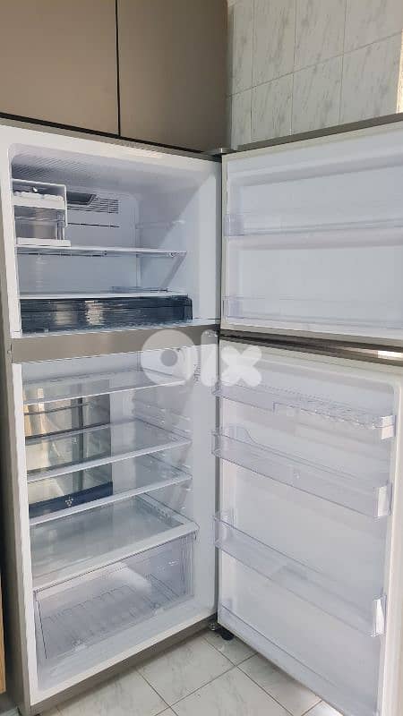 Sharp No Frost Refrigerator – Silver, Excellent Condition 1