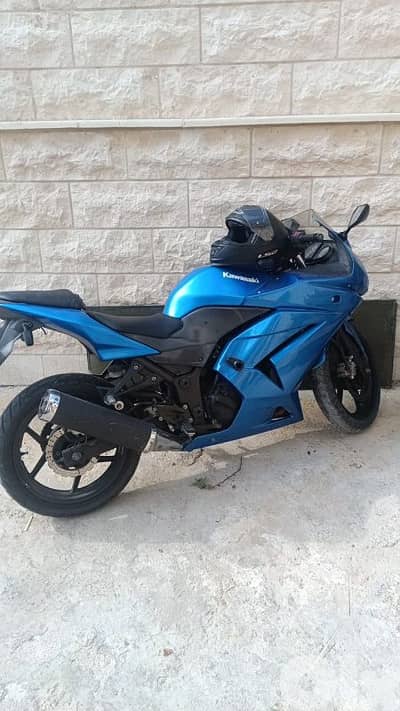 Kawasaki Ninja 250r + LS2 Original Helmet + Helmet speakers