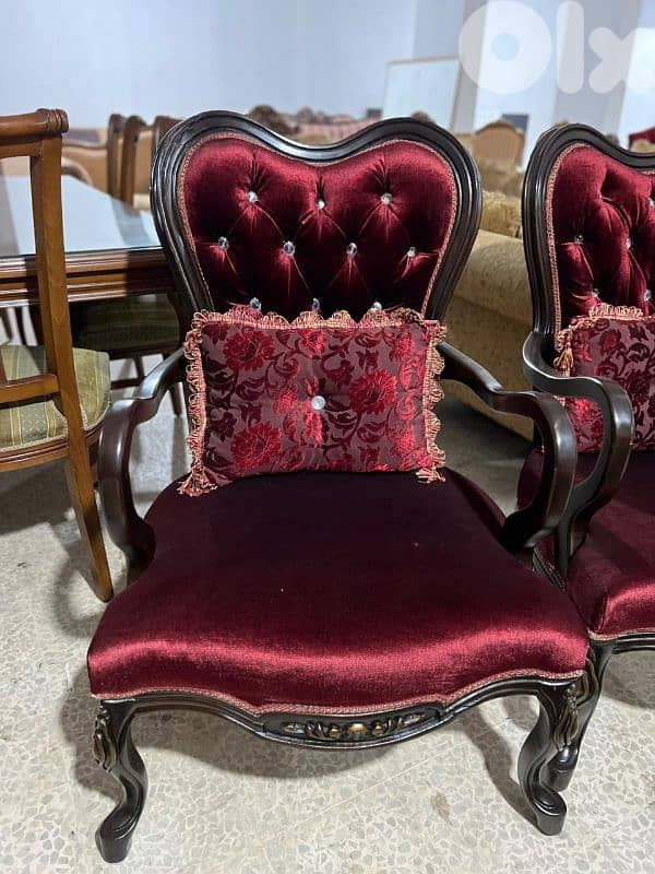 طقم كنبايات حفر خشب زان اربع قطع وطاولة 1