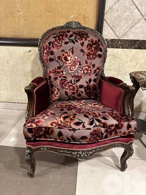 طقم كنبايات حفر خشب زان ملكي خمس قطع وطقم طاولات 5