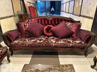 طقم كنبايات ملكي حفر خشب زان خمس قطع وطاولة نص