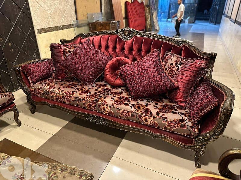 طقم كنبايات ملكي حفر خشب زان خمس قطع وطاولة نص 1