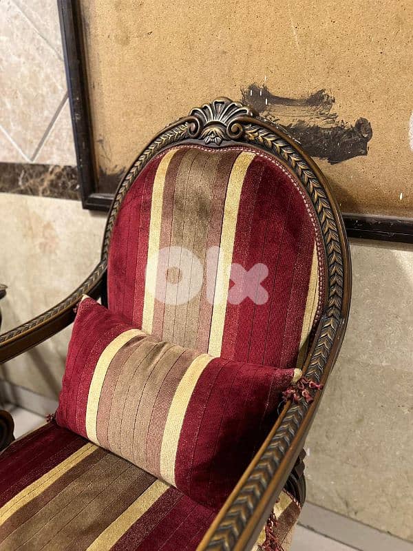 طقم كنبايات ملكي حفر خشب زان خمس قطع وطاولة نص 12