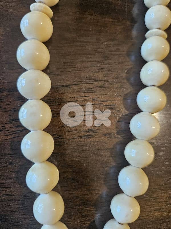 مسبحة من العاج 1