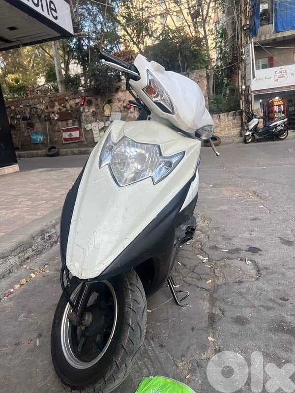 howjue super clean ma feha wala she bas dawer w emshe 0