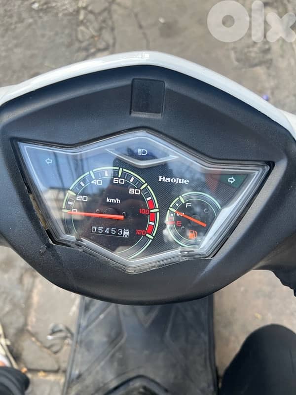 howjue super clean ma feha wala she bas dawer w emshe 2