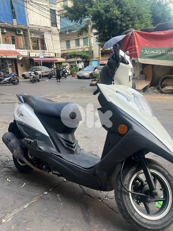 howjue super clean ma feha wala she bas dawer w emshe 3