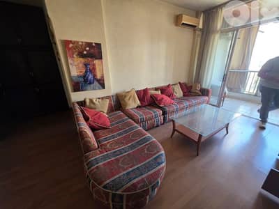 صوفا و طاولة