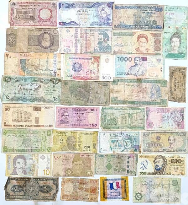30 عملة ورقية مشكلة من مختلف الدول 0