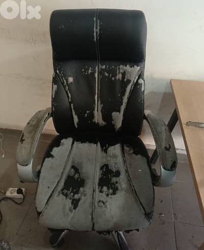 كرسي مكتب بدواليب