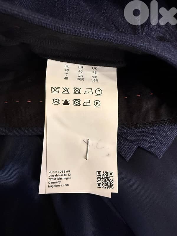 HUGO BUSS SUIT 400$ ( LIKE NEW) 2