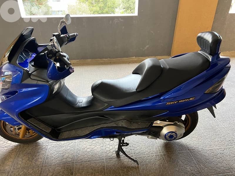 suzuki . skywave 3