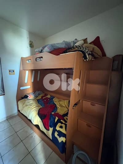 تخت طابقين مع  خزانة 250$
