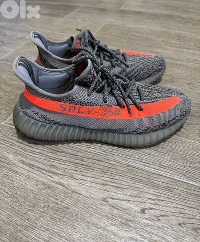 New balance/ Adidas Yeezy shoes size 43-44