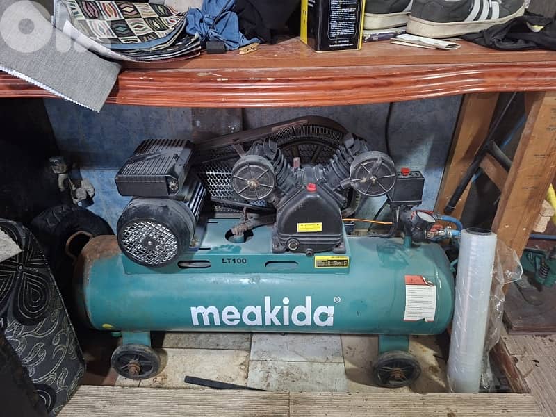 مكنة خياطة وكومبرسور 2