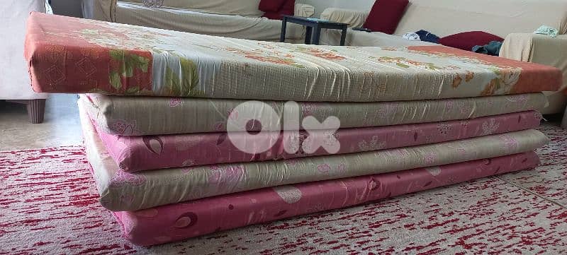 فرشات مستعملة بحالة جيدة 0