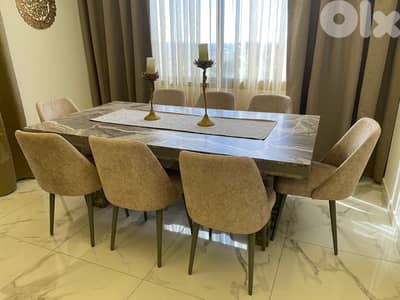 طاولة سفرة شبه جديدة - خشب جيد جداً71/307614