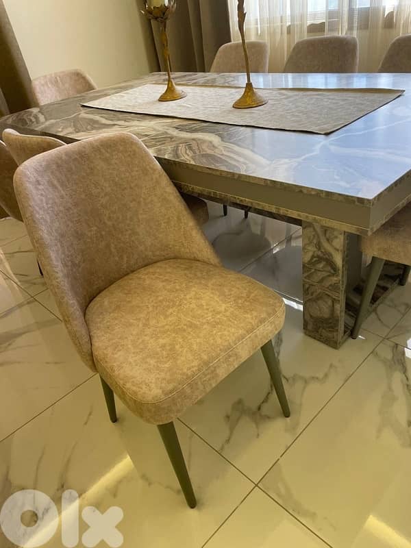 طاولة سفرة شبه جديدة - خشب جيد جداً71/307614 1