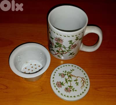 Porcelain tea mug with infuser and lid – floral design, excellent cond