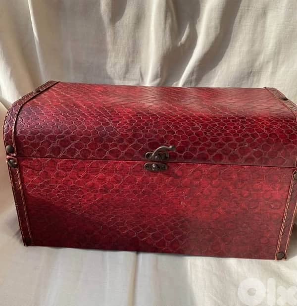 burgundy leather chest 3