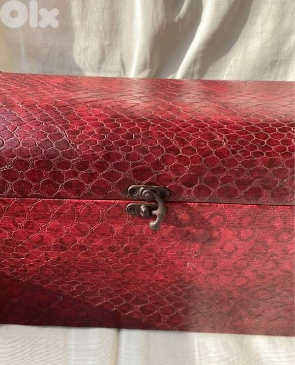 burgundy leather chest 4