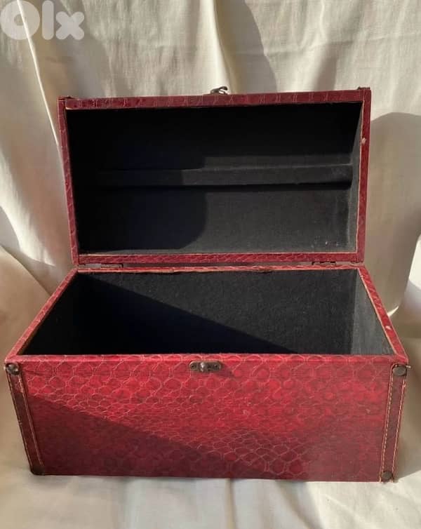 burgundy leather chest 5