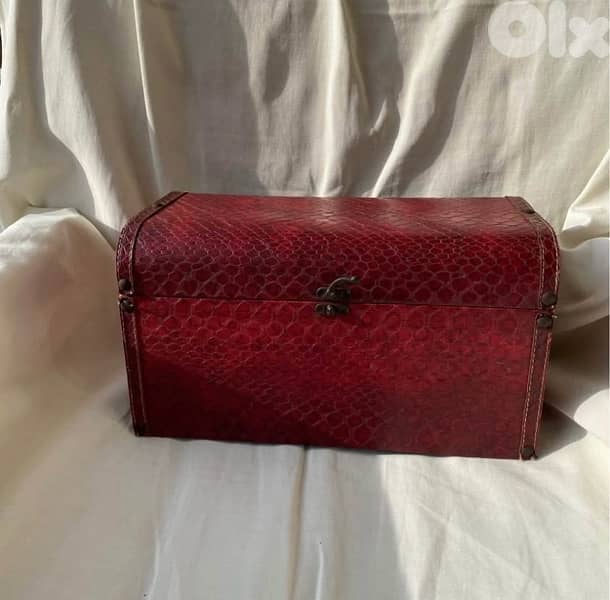 burgundy leather chest 7