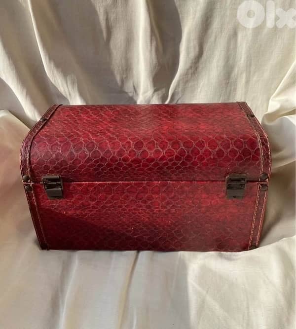 burgundy leather chest 8
