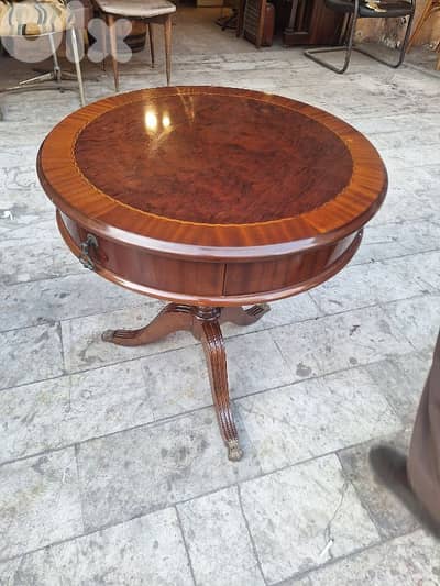 طاولة مدورة ريجنسي انجليزية ناعمة انتيك مع جارور