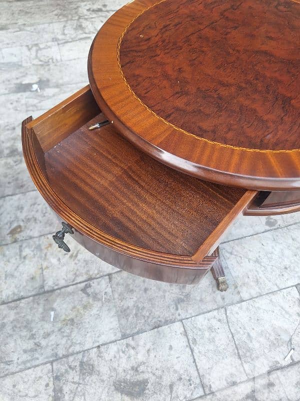 طاولة مدورة ريجنسي انجليزية ناعمة انتيك مع جارور 2