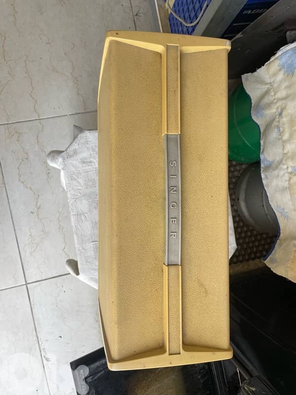 Singer Antique Sewing Machine 1