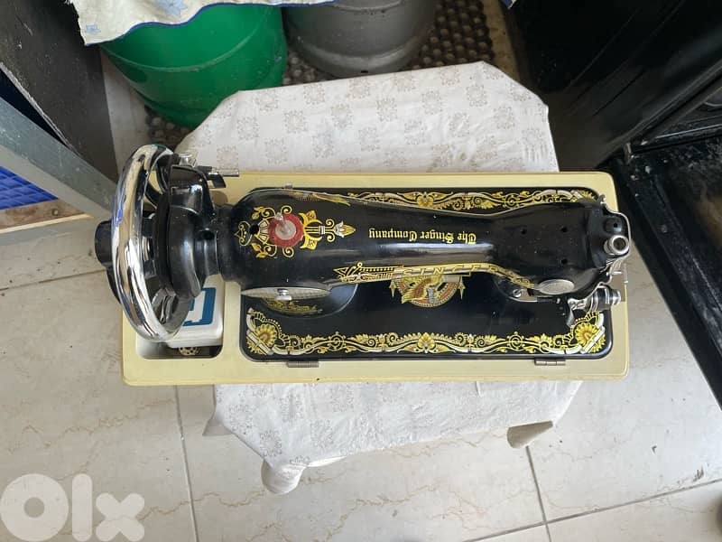 Singer Antique Sewing Machine 2