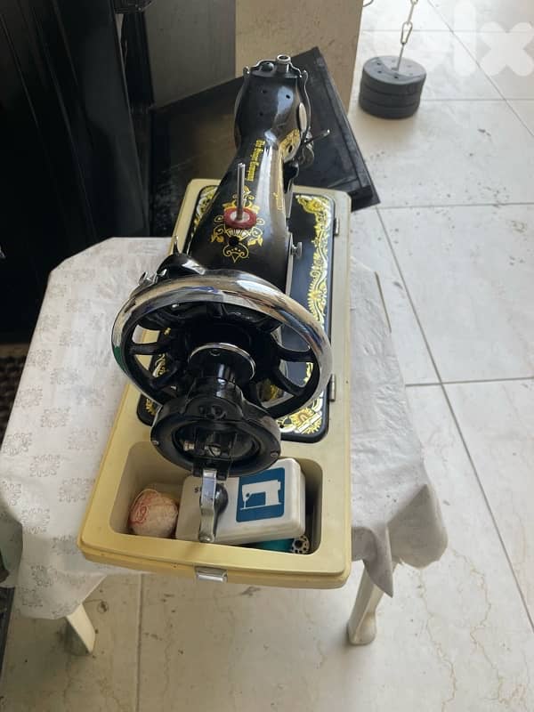 Singer Antique Sewing Machine 4