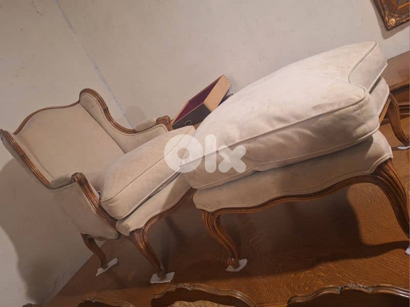 كنب فوتوي صالون مع مسند للقدمين خشب جوز فرنسي لويس الخامس عشر مميز 0