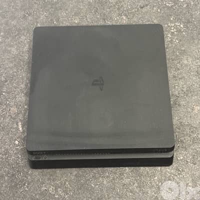 PS4 + 2 controllers + PS4 Headset