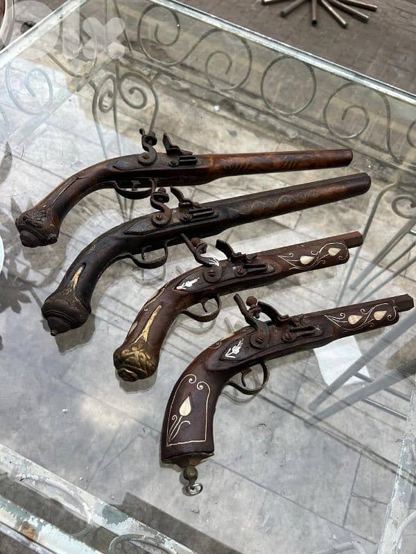 طبنجة عدد ٤ انتيك شغل مميز ولا اروع سعر لقطة 0