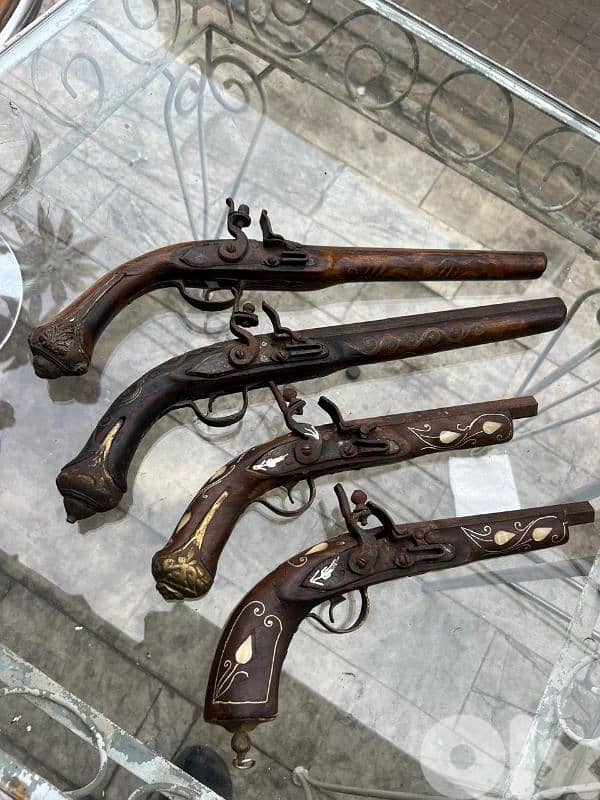 طبنجة عدد ٤ انتيك شغل مميز ولا اروع سعر لقطة 1