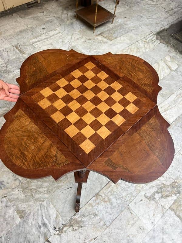 French table de jeux طاولة لعب شطرنج فرنسية خشب جوز ناعمة روعة 3