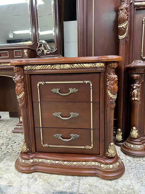 غرفة نوم ماليزيا مستوردة ملكية 8