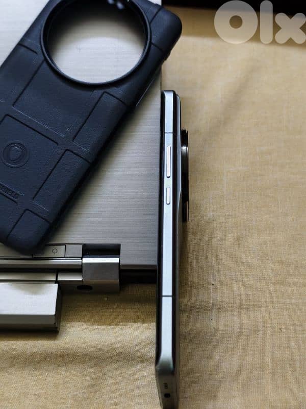 Xiaomi 13 ultra 512G 32Ram global full Arabic 5