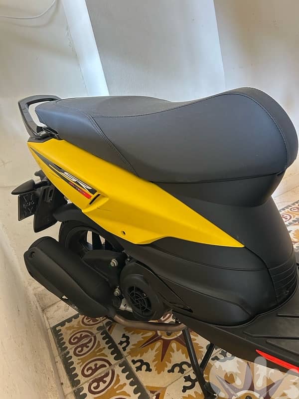 Aprilia SR 125 2023 ( yellow and black color ) 1