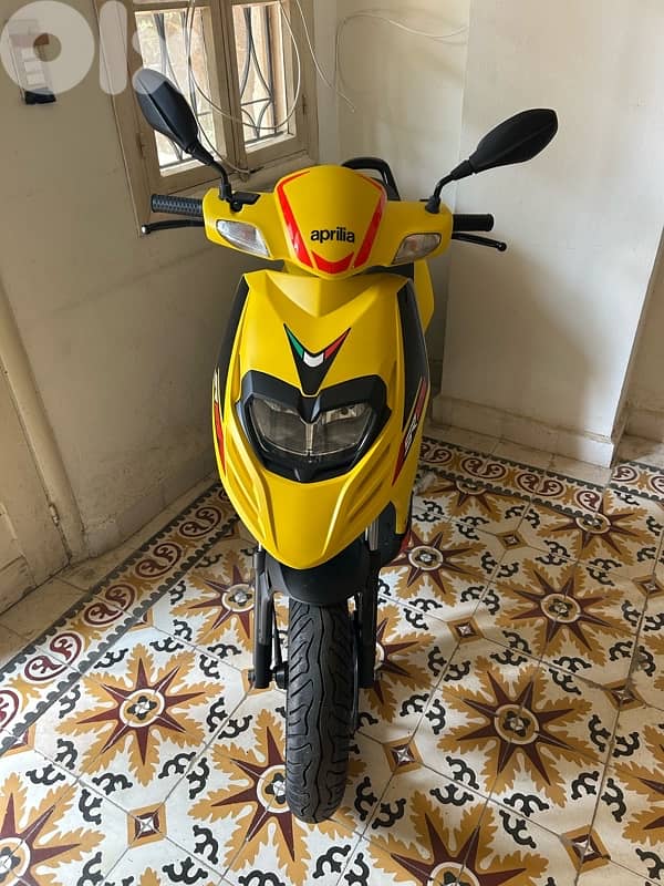 Aprilia SR 125 2023 ( yellow and black color ) 4