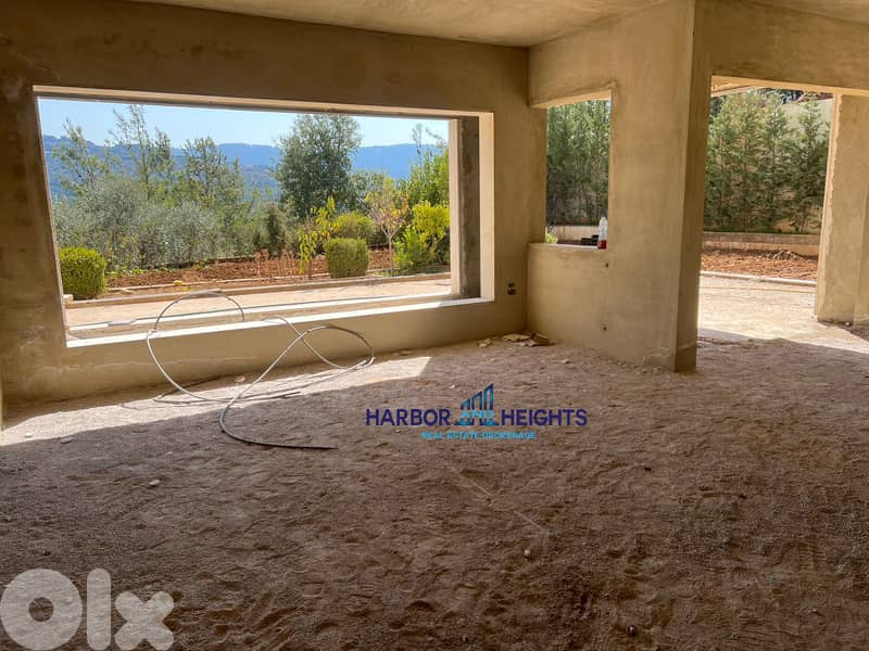 apartment for sale in baabdat شقة للبيع في بعبدات 0