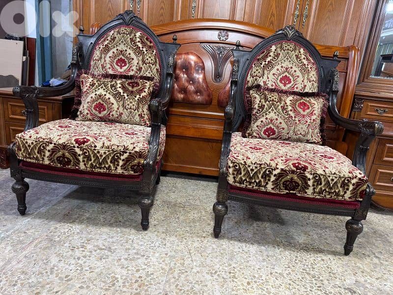 طقم كنبايات حفر خشب زان ملكي اربع قطع وطاولة 5