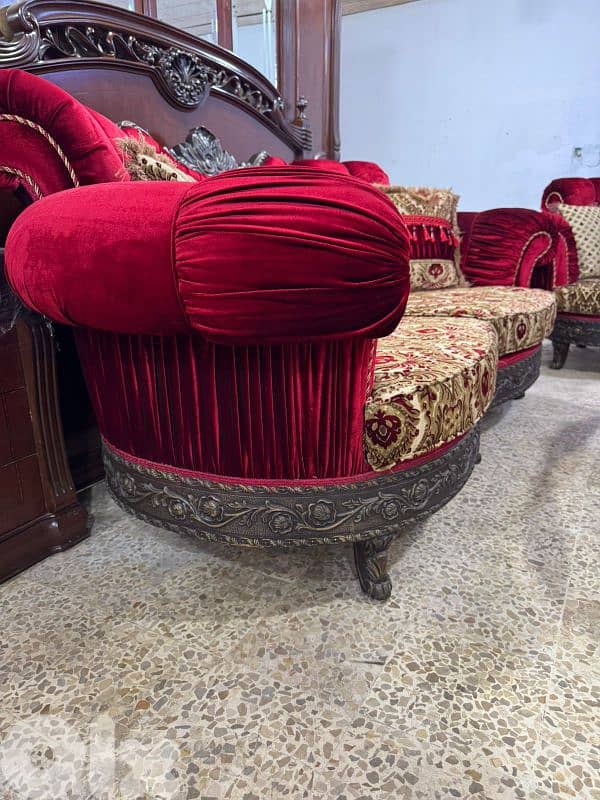 طقم كنبايات حفر خشب زان ملكي اربع قطع وطاولة 9