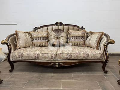 طقم كنبايات حفر خشب زان ملكي خمس قطع وطاولة